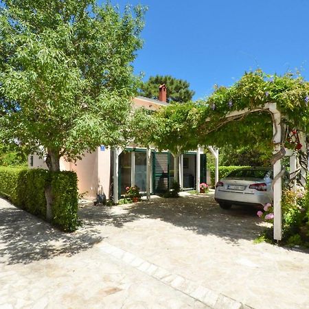 Apartment Wisteria Рогозница Экстерьер фото