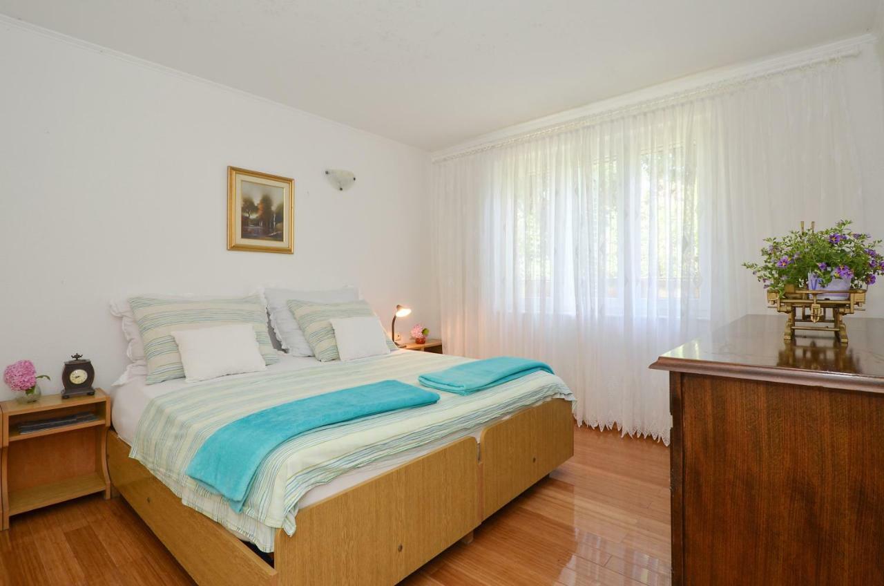 Apartment Wisteria Рогозница Экстерьер фото